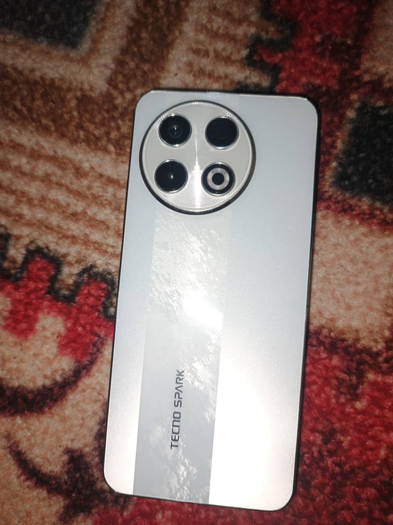 Tecno SPARK 30 Pro 0