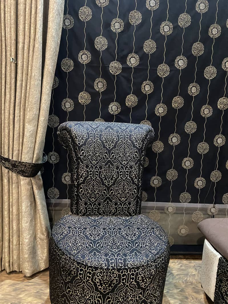 Bed room chairs 0