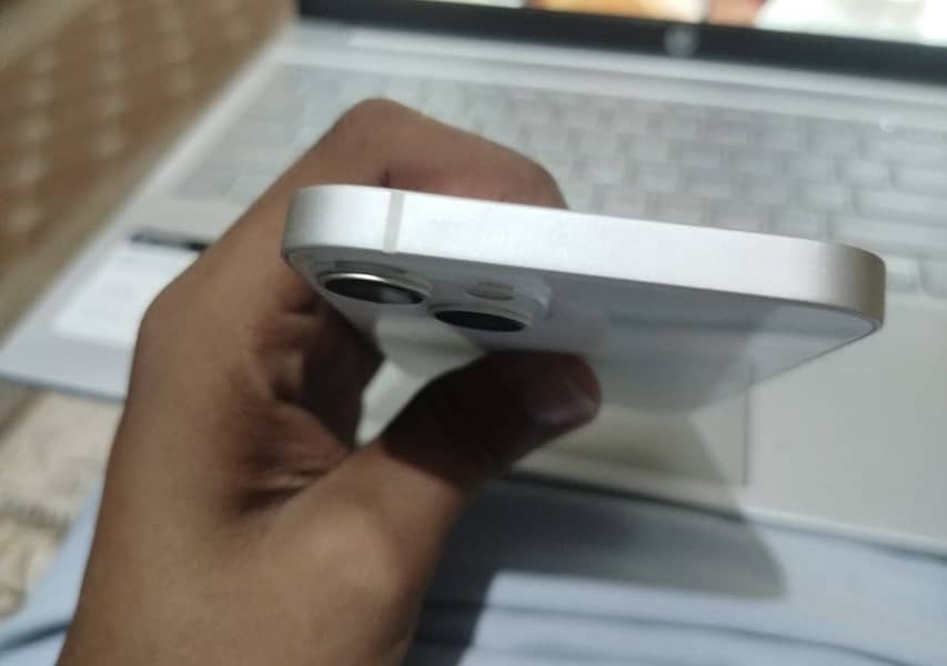 Apple iPhone 13 1