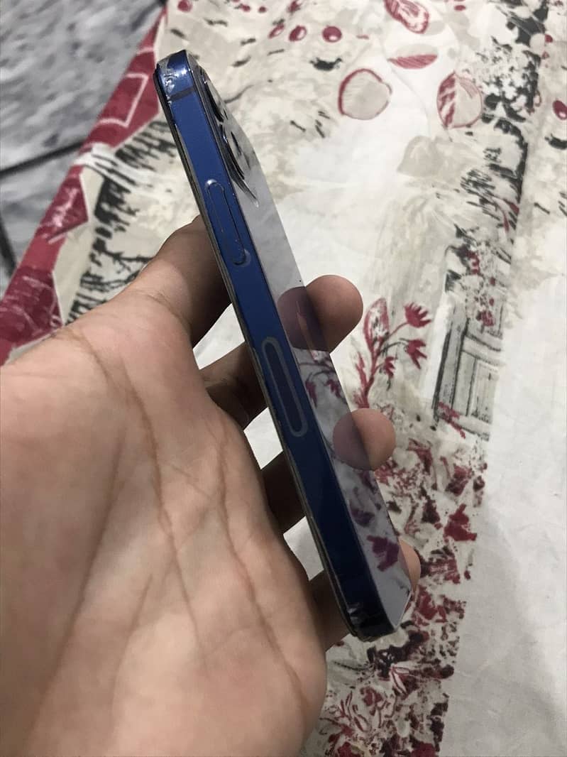Apple iPhone 12 mini 4
