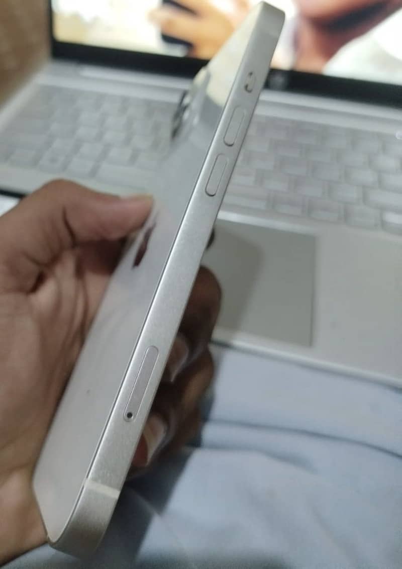 Apple iPhone 13 6