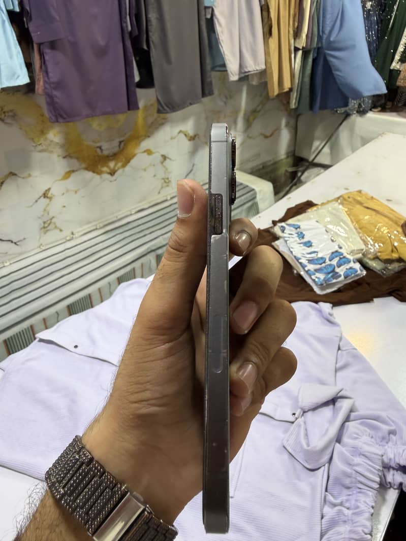 Apple iPhone 13 Pro Max 4