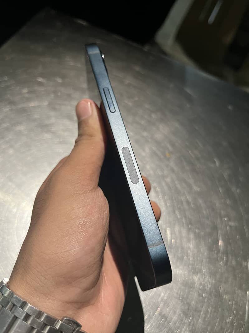 Apple iPhone 13 2
