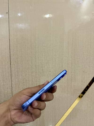 Apple iPhone 16