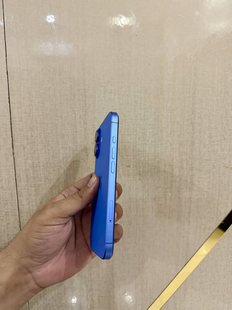 Apple iPhone 16 1