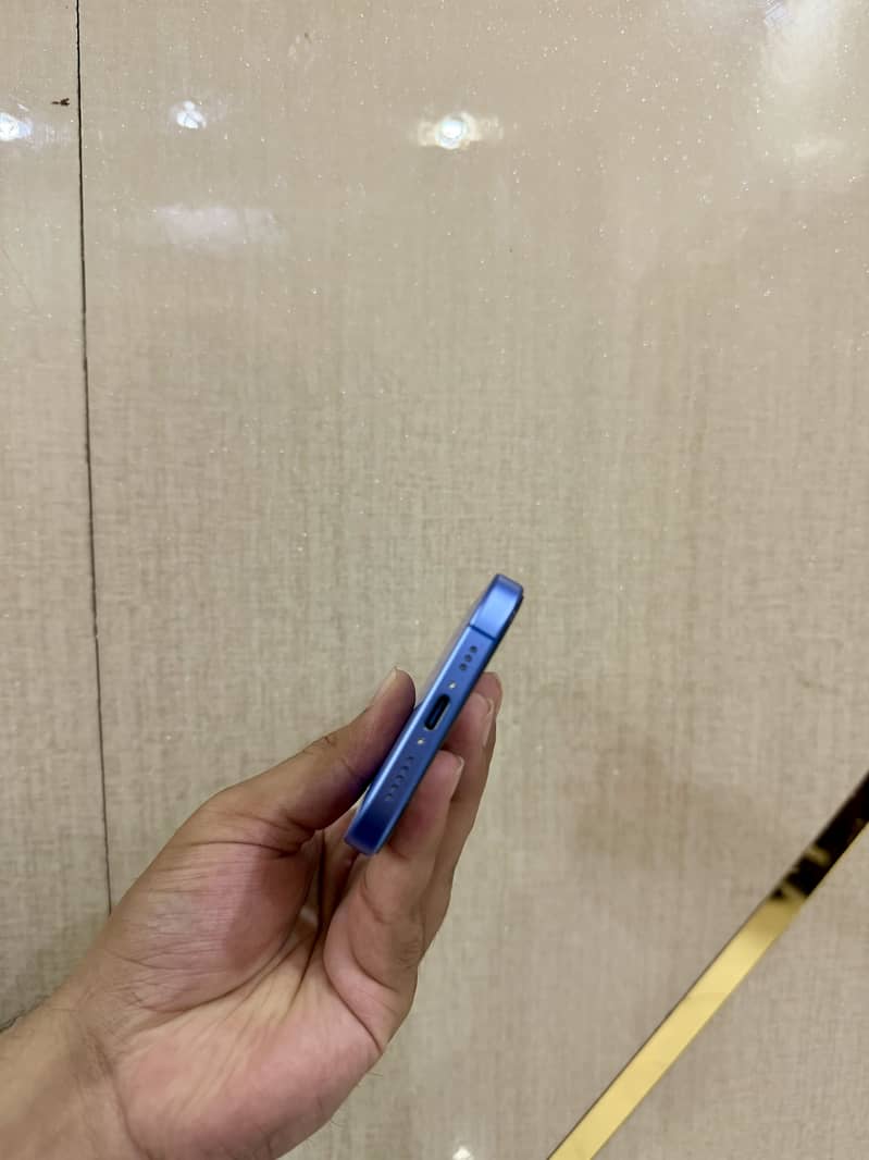 Apple iPhone 16 2