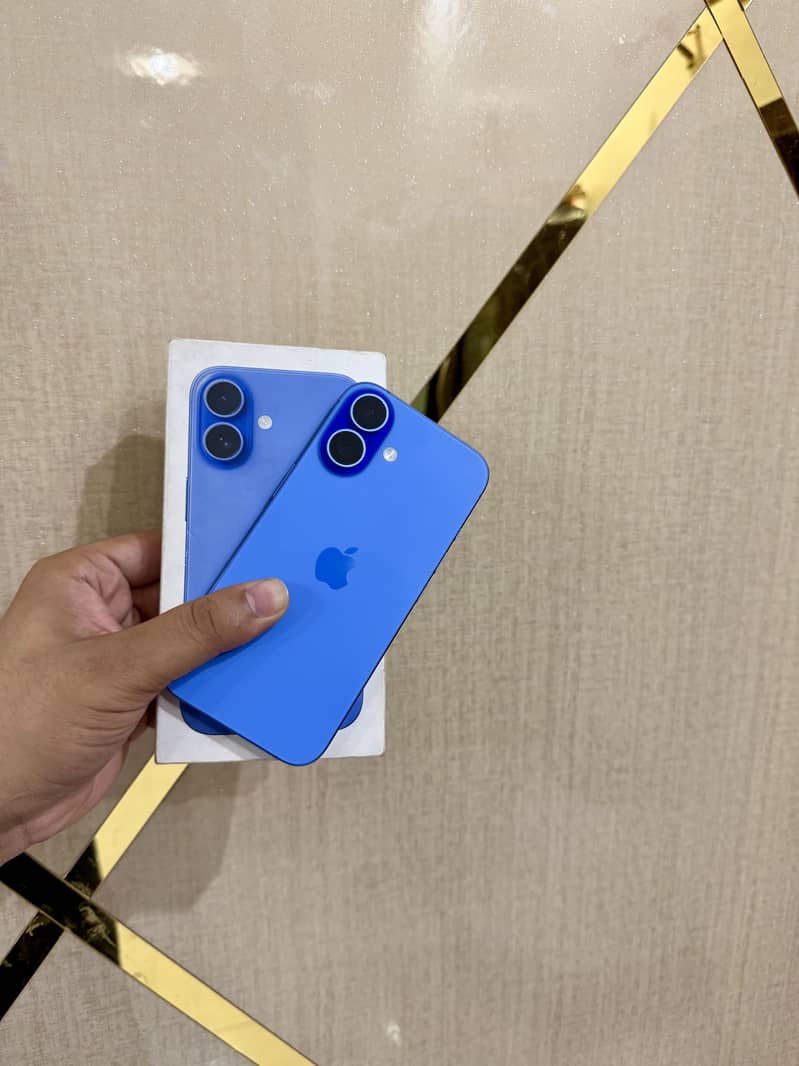 Apple iPhone 16 3