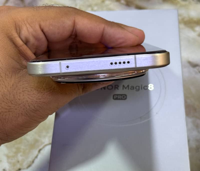 Honor Magic 8 Pro 4