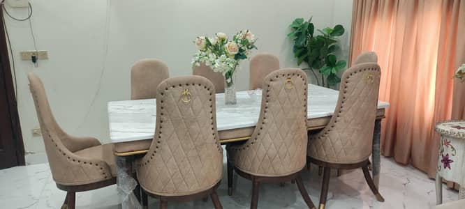dineiing table