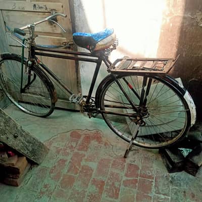 all ok tyre top ki halat thori kharab haa Lekin abhi chal jya ga