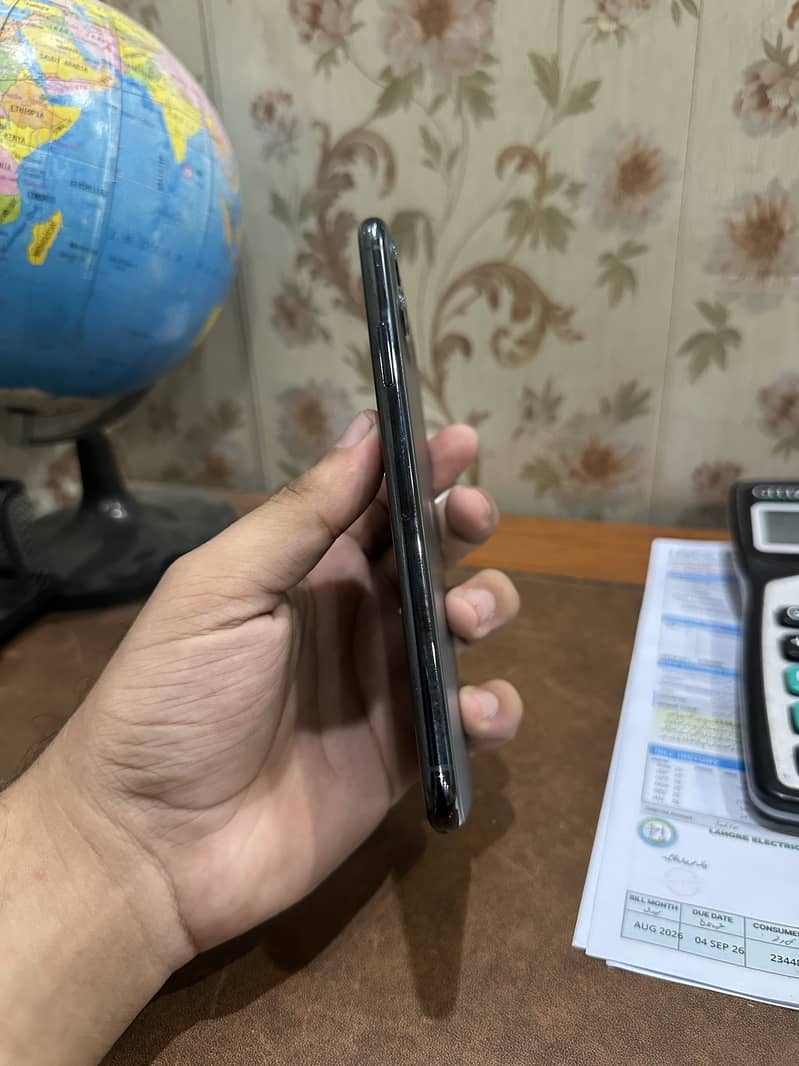 Apple iPhone 11 Pro Max 1