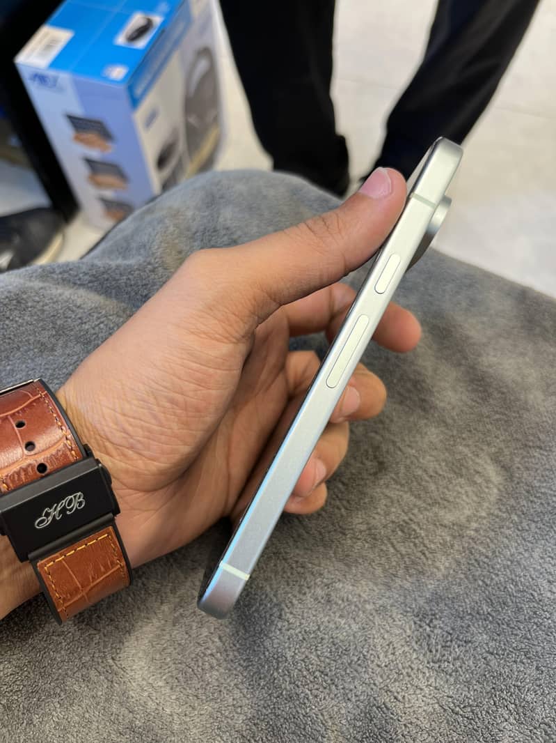 Google Pixel 9 5