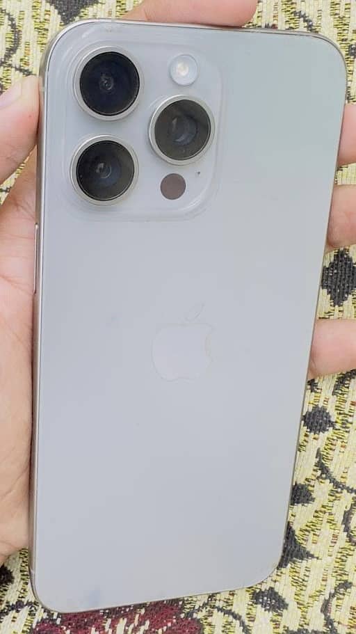 Apple iPhone 15 Pro Max 0