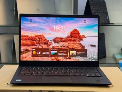 LENOVO X1 CARBON GEN 7 . . Core i7 8th Generation laptop (16/256).