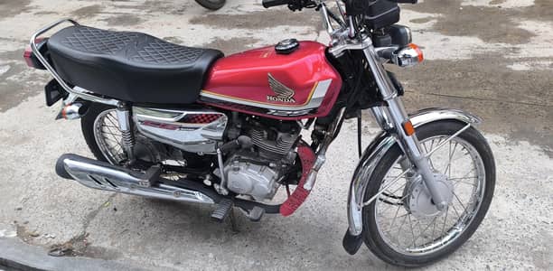 Honda CG 125S Self starf 2025 model. Good condition, Home used Bike.