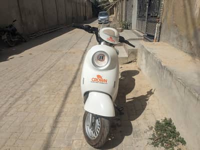 Crown Electric Fairy Scooter