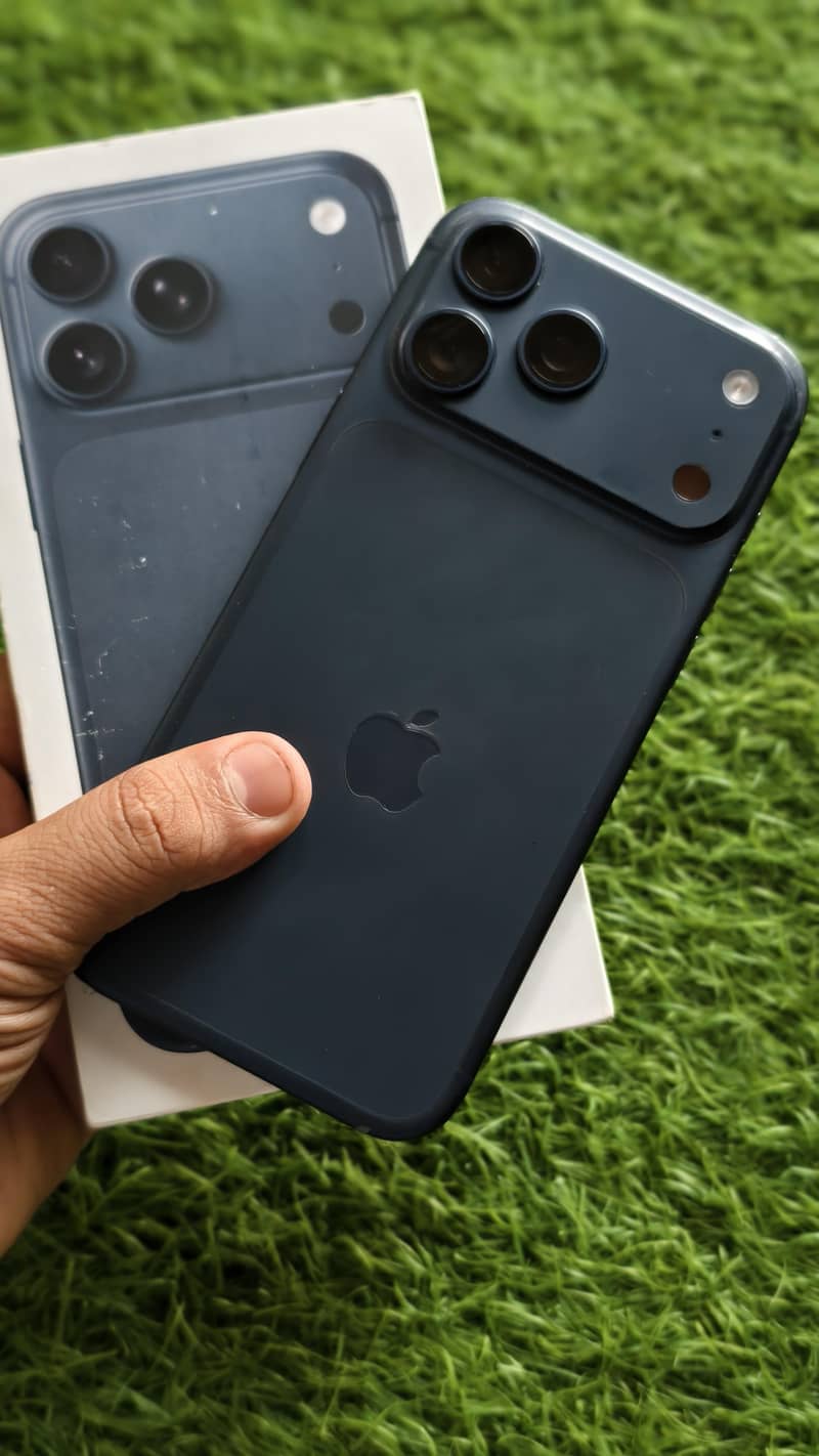 Apple iPhone 17 Pro Max 0