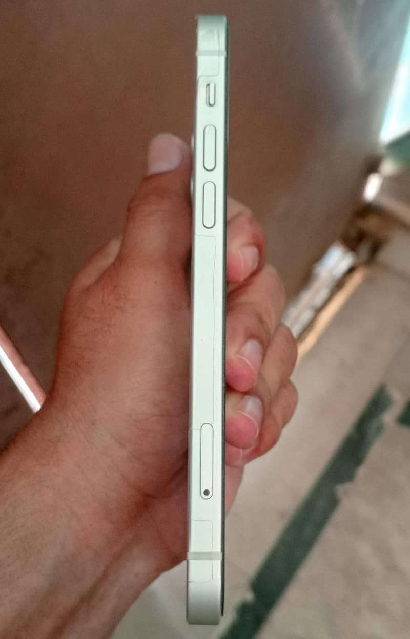 Apple iPhone 12 4