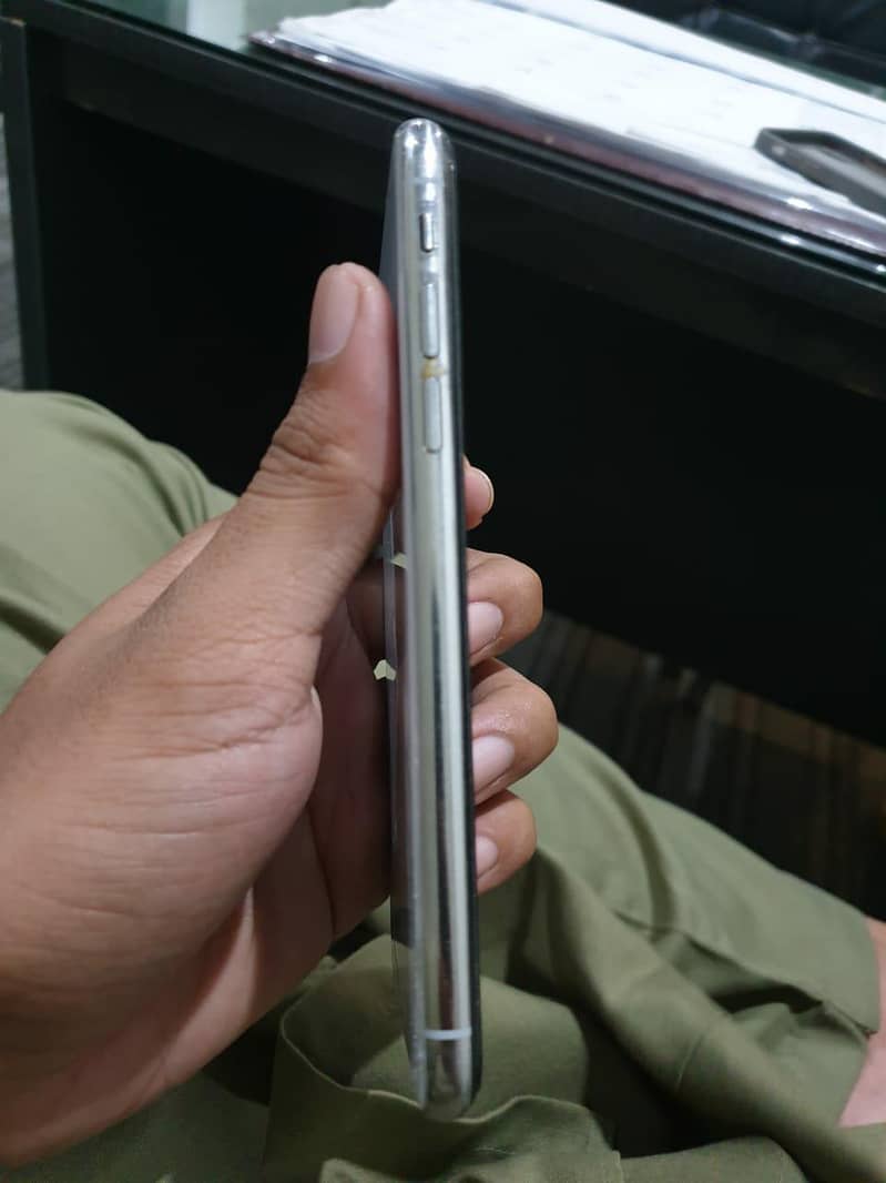 Apple iPhone X 3
