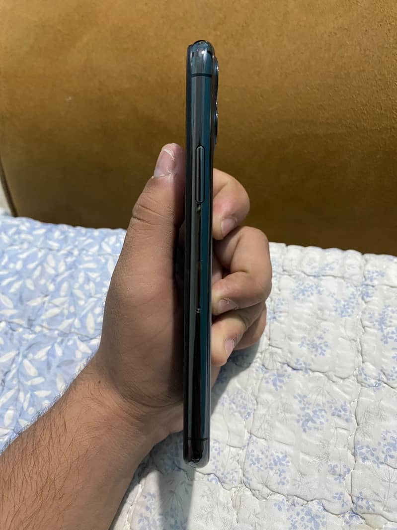 Apple iPhone 11 Pro 2