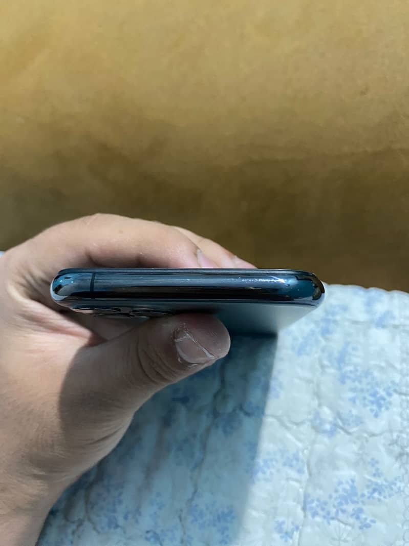 Apple iPhone 11 Pro 3