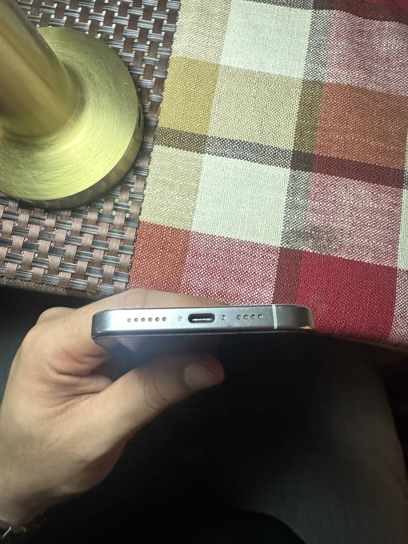 Apple iPhone 16 Pro Max 1