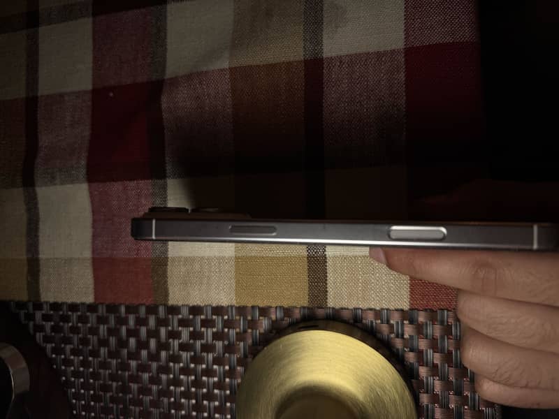 Apple iPhone 16 Pro Max 2