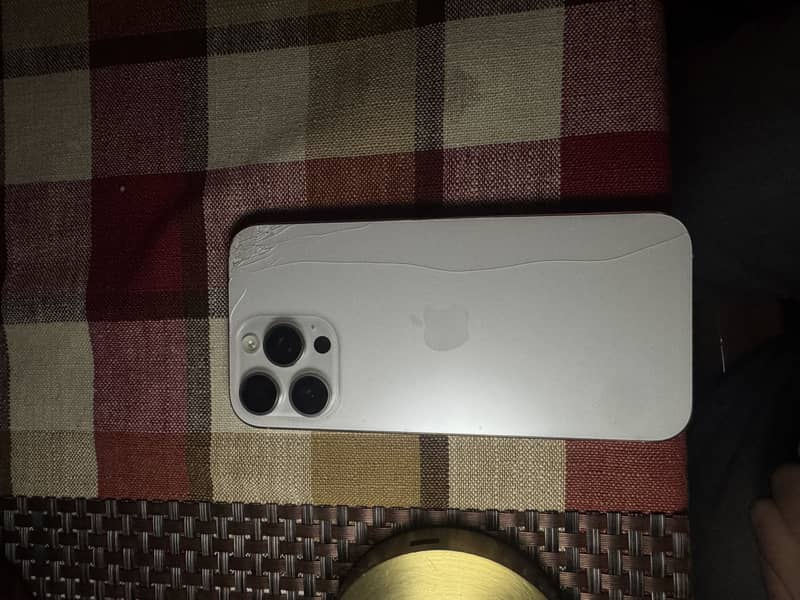 Apple iPhone 16 Pro Max 4