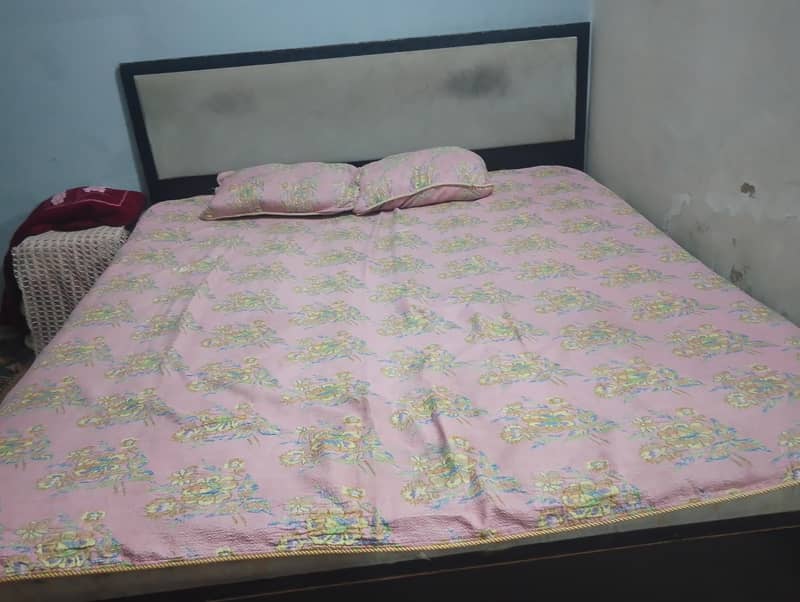 King size bed 1