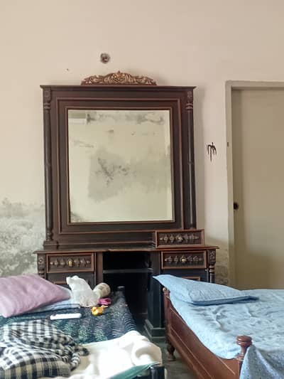 The dressing table with cushion stool and 4 dining chair IA up for sa