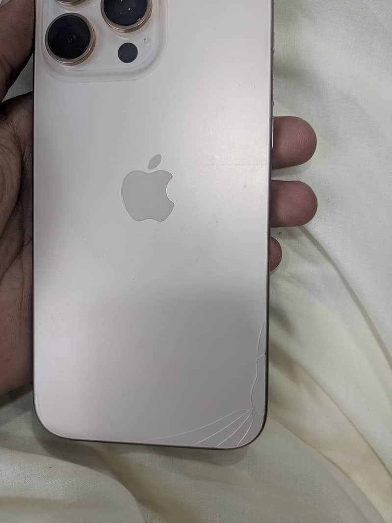 Apple iPhone 16 Pro Max 0
