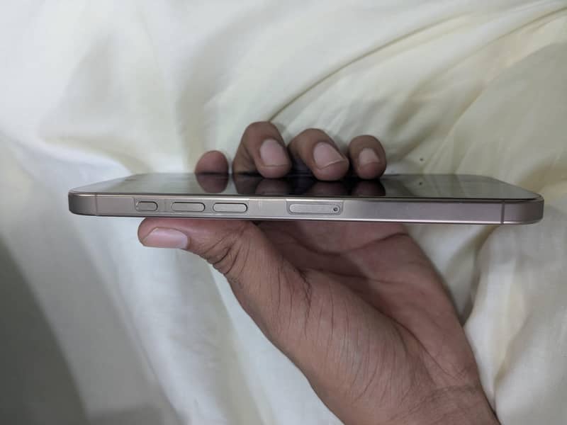 Apple iPhone 16 Pro Max 3