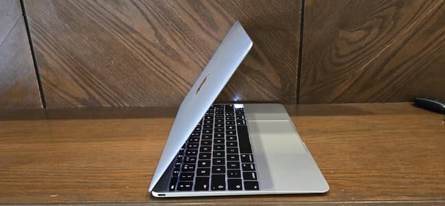 Apple MacBook 12-inch Retina (2015) – 8GB RAM – Fast &