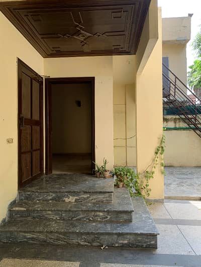 11 MARLA GROUND FLOOR AVAILABLE FOR RENT