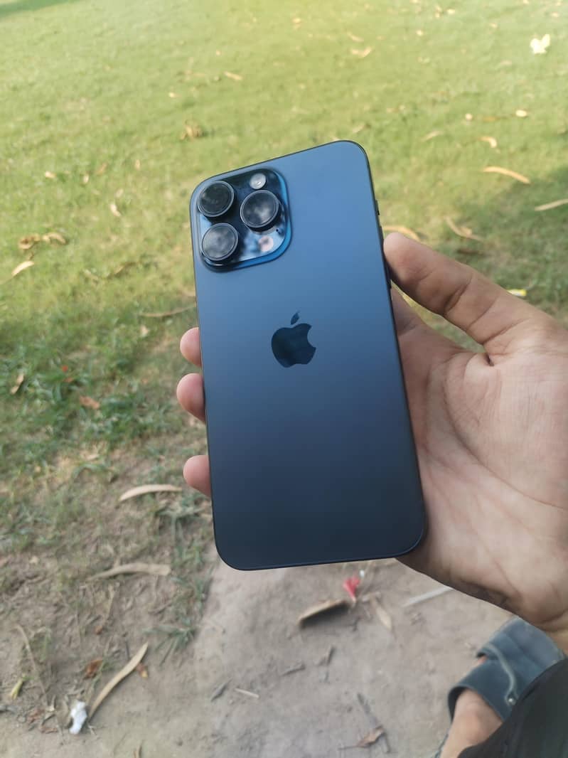 Apple iPhone 15 Pro Max 0