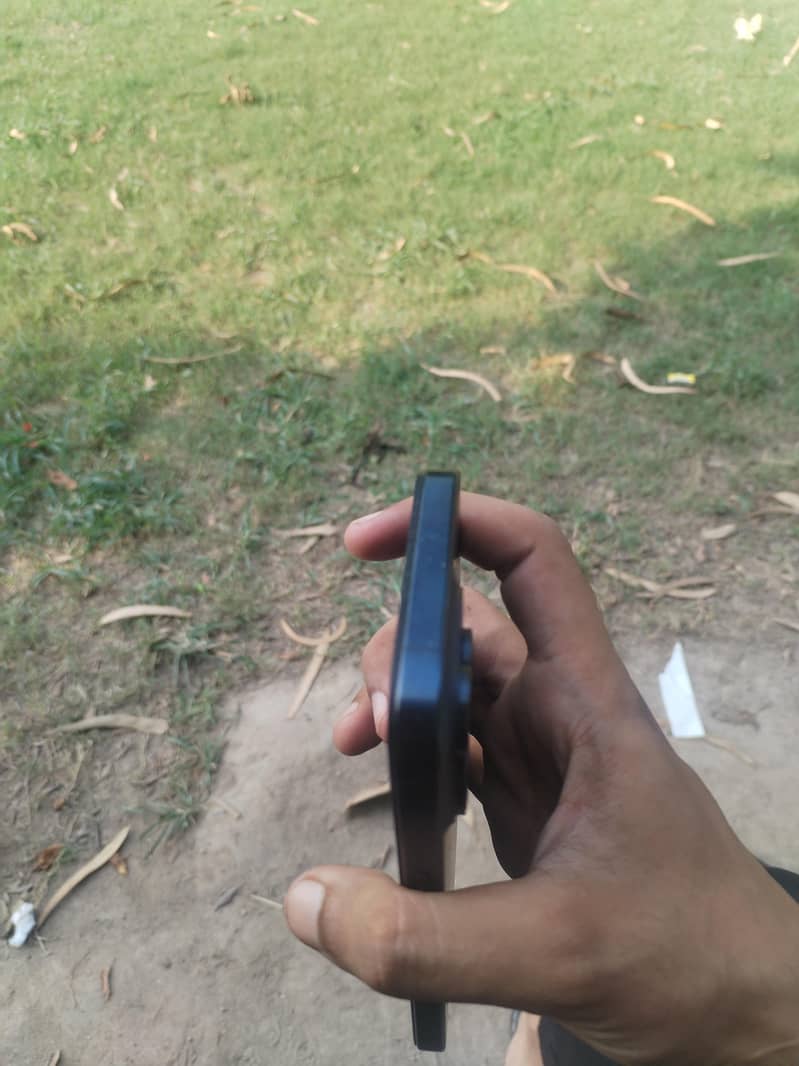 Apple iPhone 15 Pro Max 2