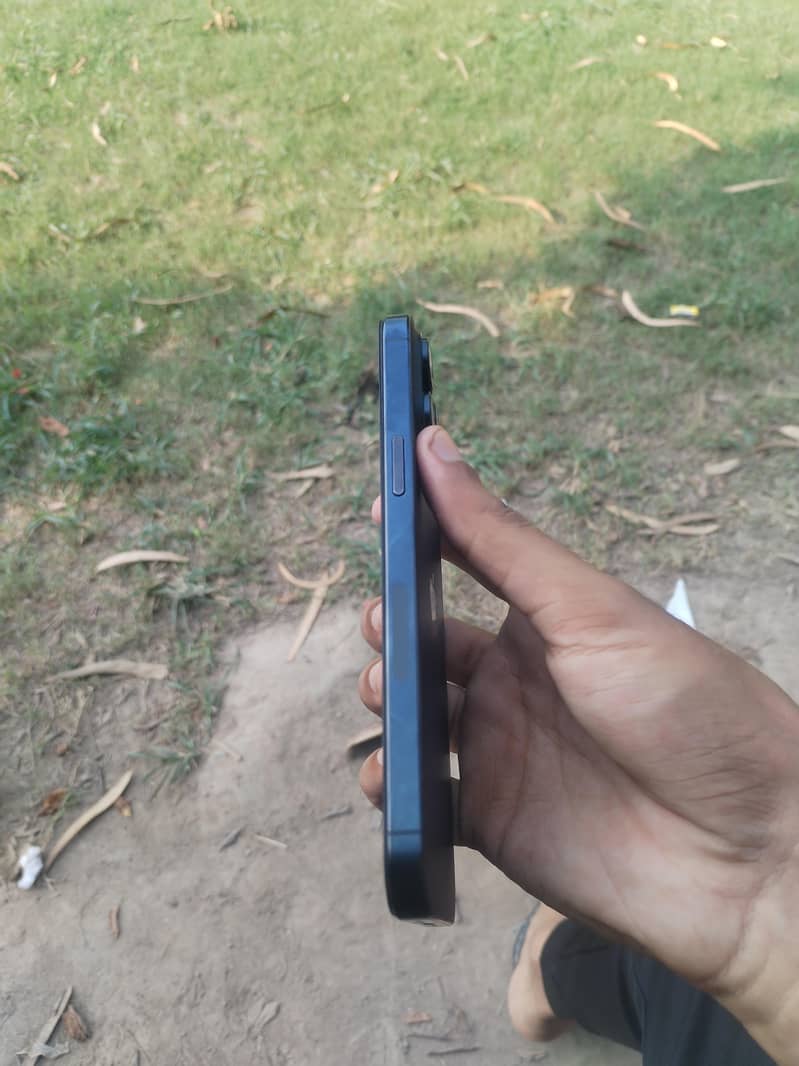 Apple iPhone 15 Pro Max 3