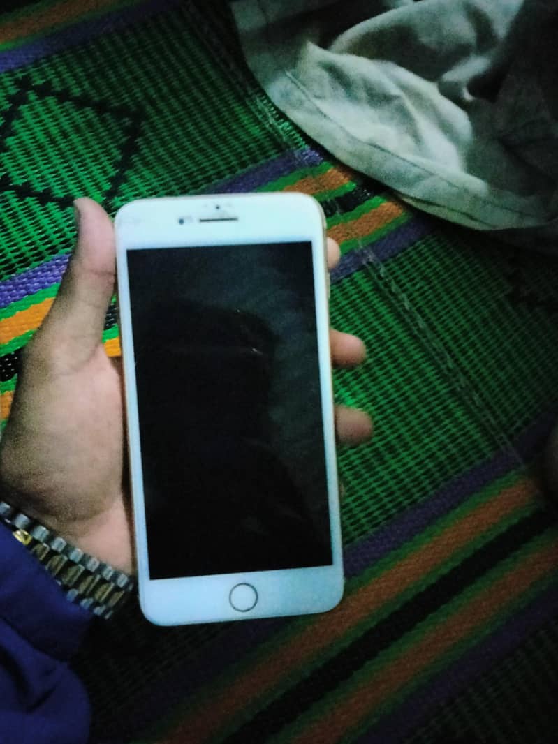 Apple iPhone 8 Plus 1
