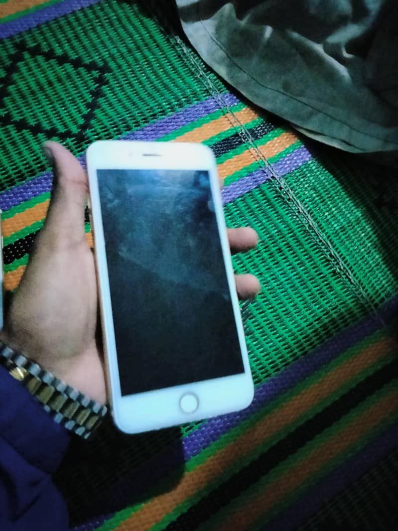 Apple iPhone 8 Plus 2