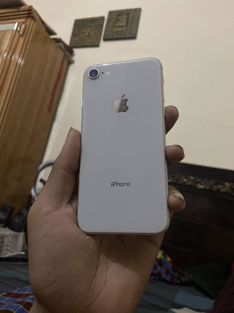 Apple iPhone 8 1