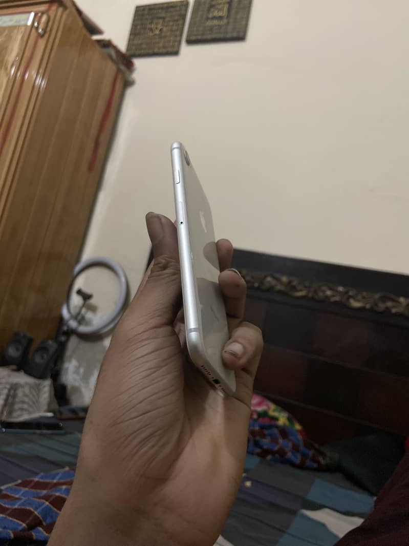 Apple iPhone 8 2