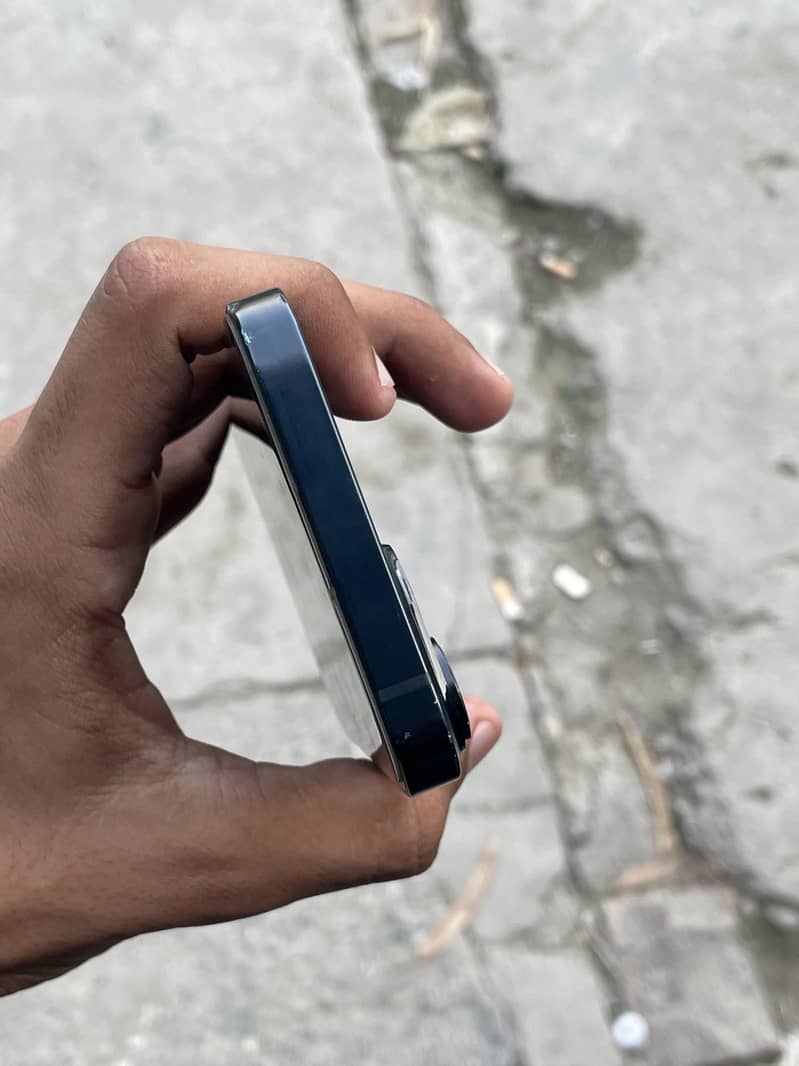 Apple iPhone 14 3
