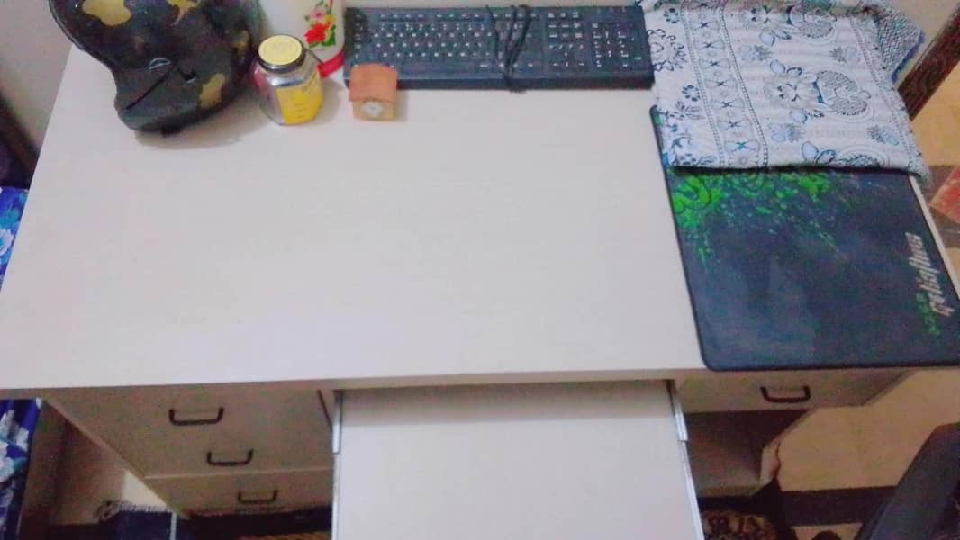Computer Study Table with Office Chair – 4 Drawers 2