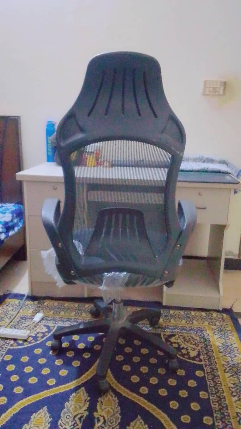Computer Study Table with Office Chair – 4 Drawers 4
