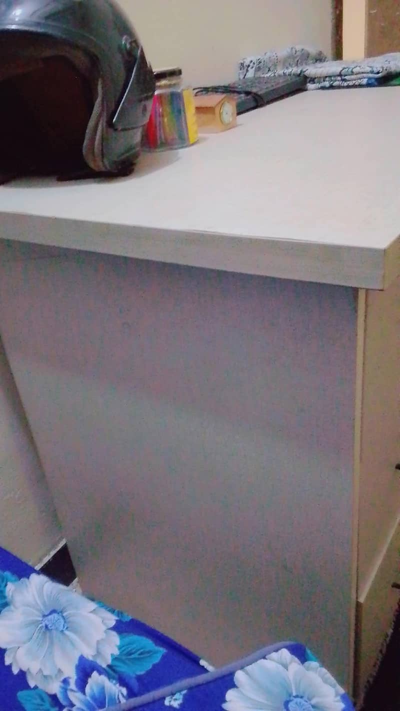 Computer Study Table with Office Chair – 4 Drawers 7