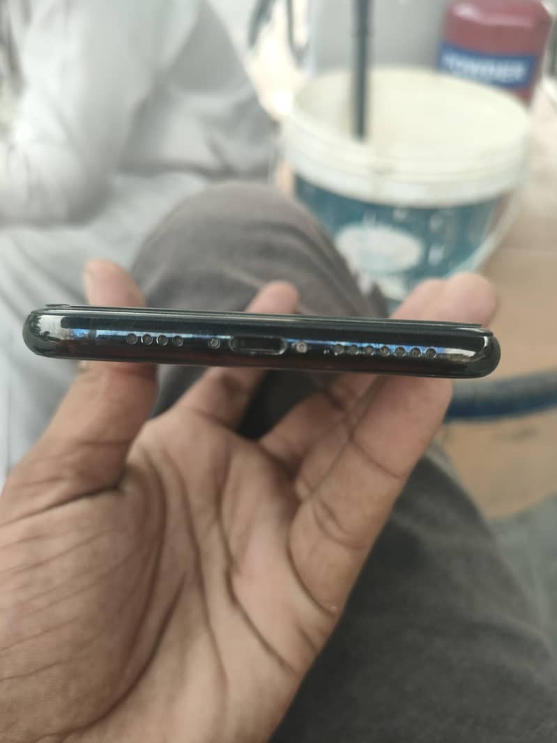 Apple iPhone XS Max 4