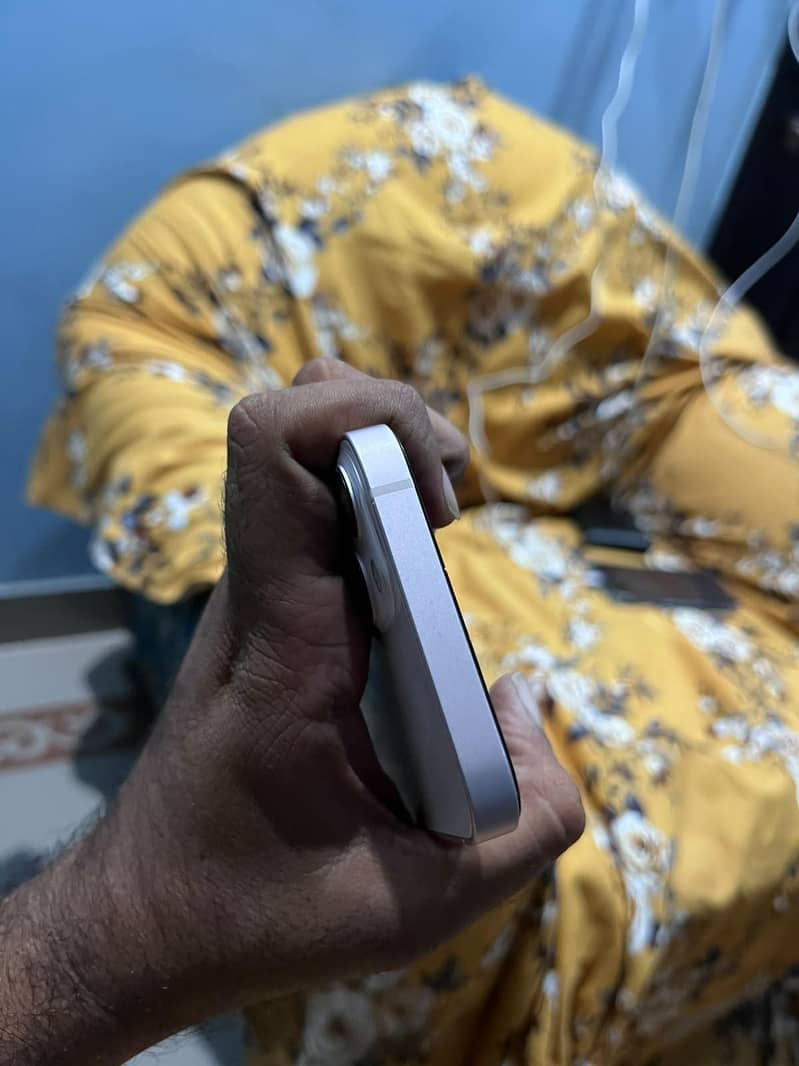 Apple iPhone 13 1