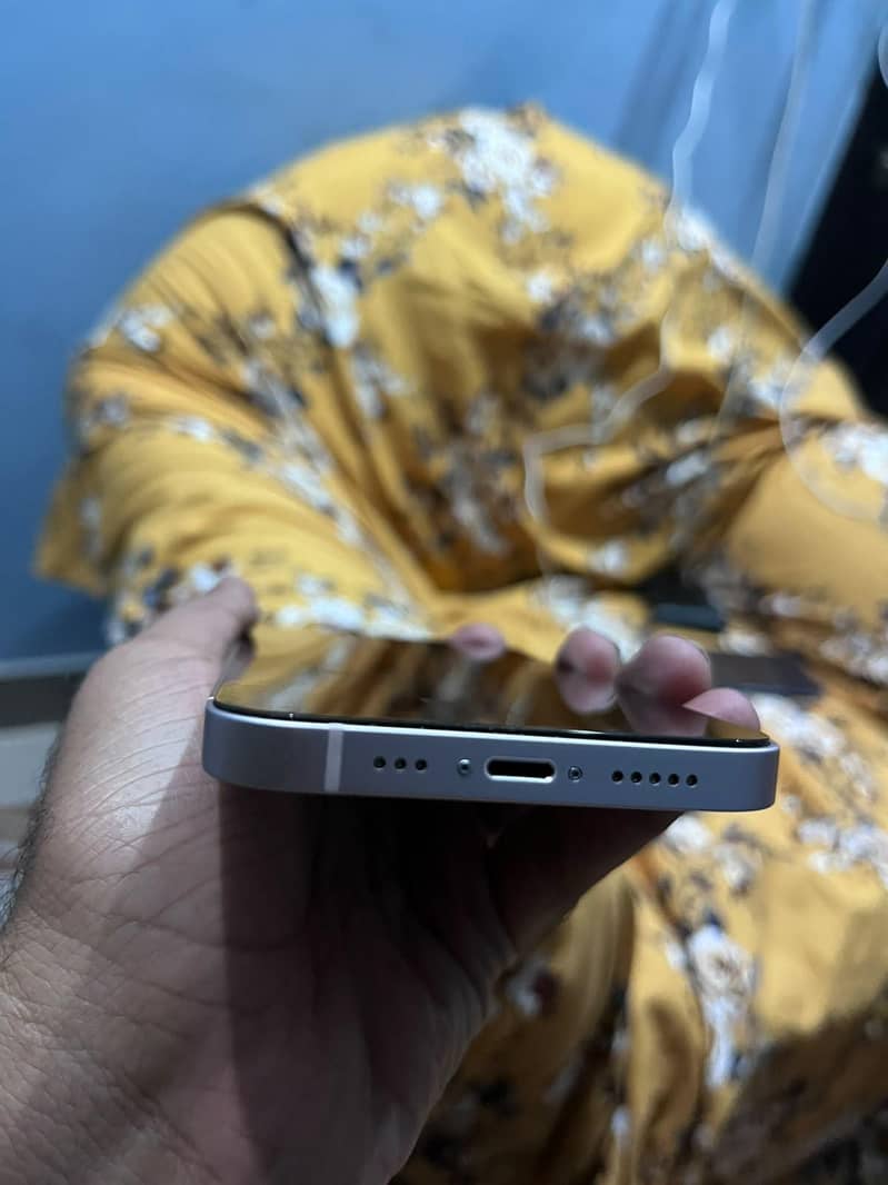 Apple iPhone 13 2