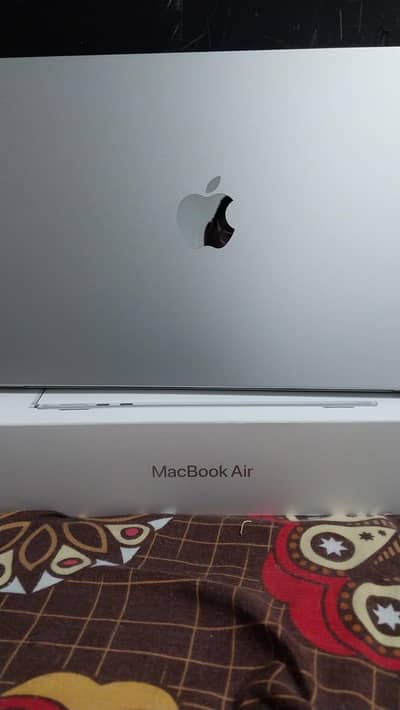 MacBook M5 Air 16/512 13"