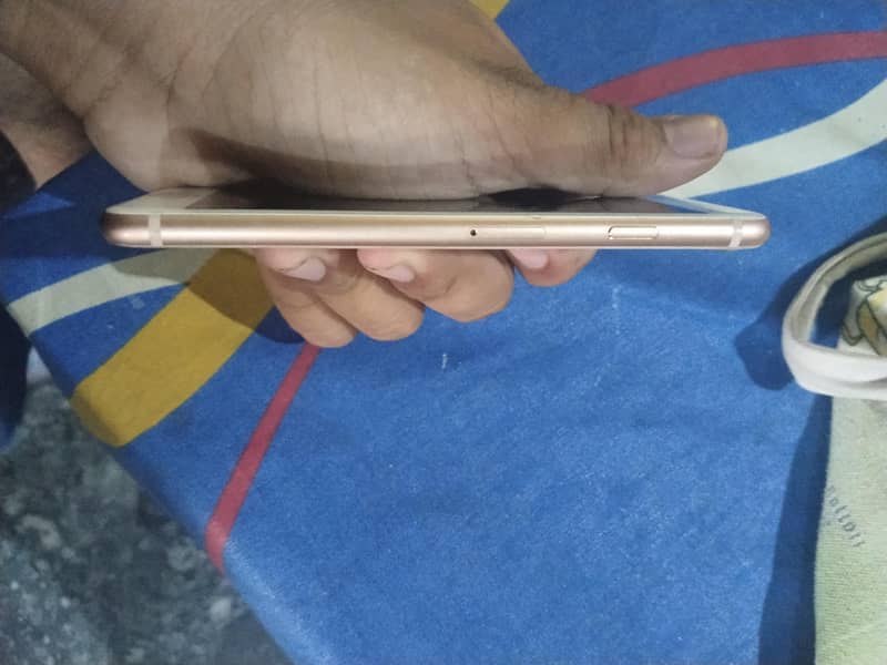 Apple iPhone 8 3
